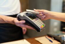 Известному на все Приморье поставщику платежных терминалов найдут замену