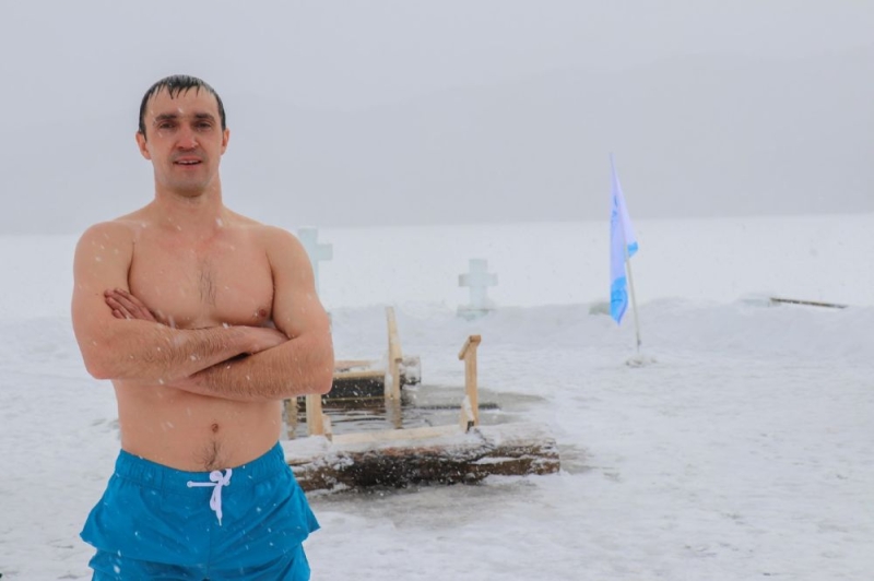 Сотрудники «Восточного Порта» окунулись в ледяную купель в праздник Крещения Господня