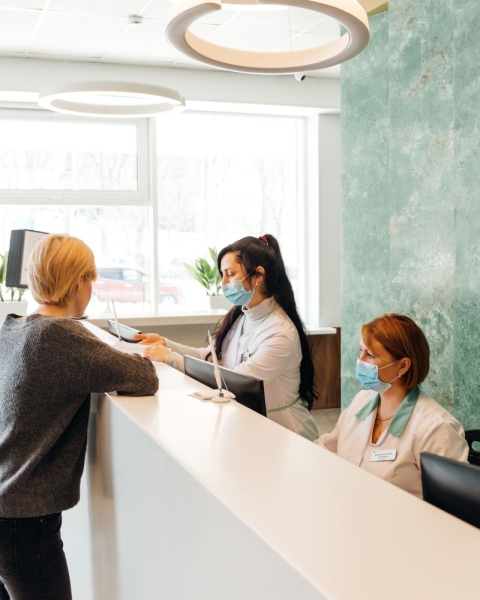 В «Университетской клинике» приморцам помогут решить деликатную проблему