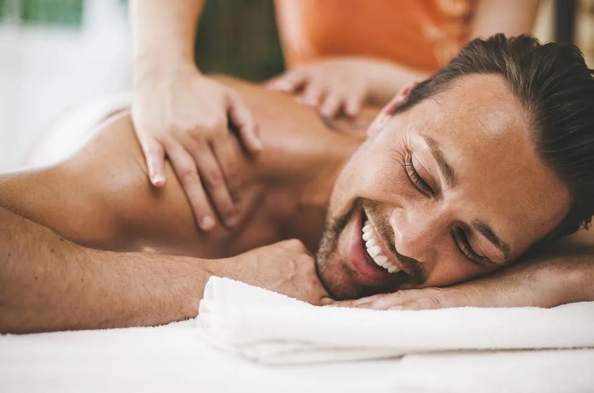 Массаж для мужчин: отдых и наслаждение