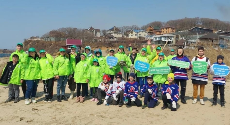 Губернатор Приморья и «Восточный Порт» открыли серию весенних субботников во Врангеле