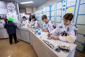 Хоккейный сезон завершен: «Адмирал» порадовал болельщиков ярким шоу (ФОТО)