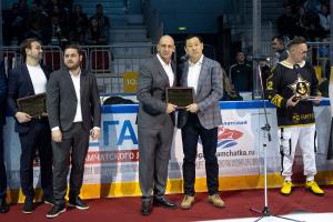 Хоккейный сезон завершен: «Адмирал» порадовал болельщиков ярким шоу (ФОТО)