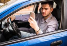 Юрист: за неработающий личный телефон водителям грозит штраф