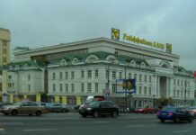 Известный на все Приморье банк закрыл счета. Что происходит и что делать?