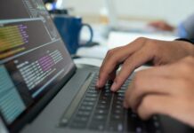 Половина российских компаний не смогла продлить лицензии на иностранный софт