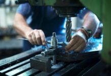 В России нашли способ поддержать экономику. Гражданам придется потрудиться