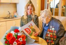 «Восточный Порт» поздравил ветеранов и тружеников тыла Находки с Днём Победы