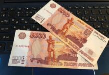 10 000 рублей в месяц за 100 баллов по ЕГЭ. Для новой выплаты утвержден порядок