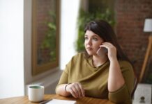 Долго не поговоришь. Сотовые операторы устанавливают новые лимиты