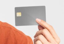 Эксперты: всем, у кого есть банковская карта, нужно знать об этих действиях – поможет сберечь деньги