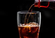 Там такое нашли. В Роскачестве сказали, почему нельзя оставлять напиток кола на жаре