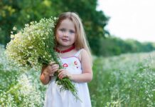 Выбор цветов для детей: какие цветы лучше дарить малышам