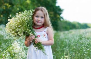 Выбор цветов для детей: какие цветы лучше дарить малышам