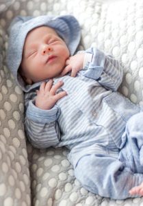 Как справиться с коликами у младенцев?