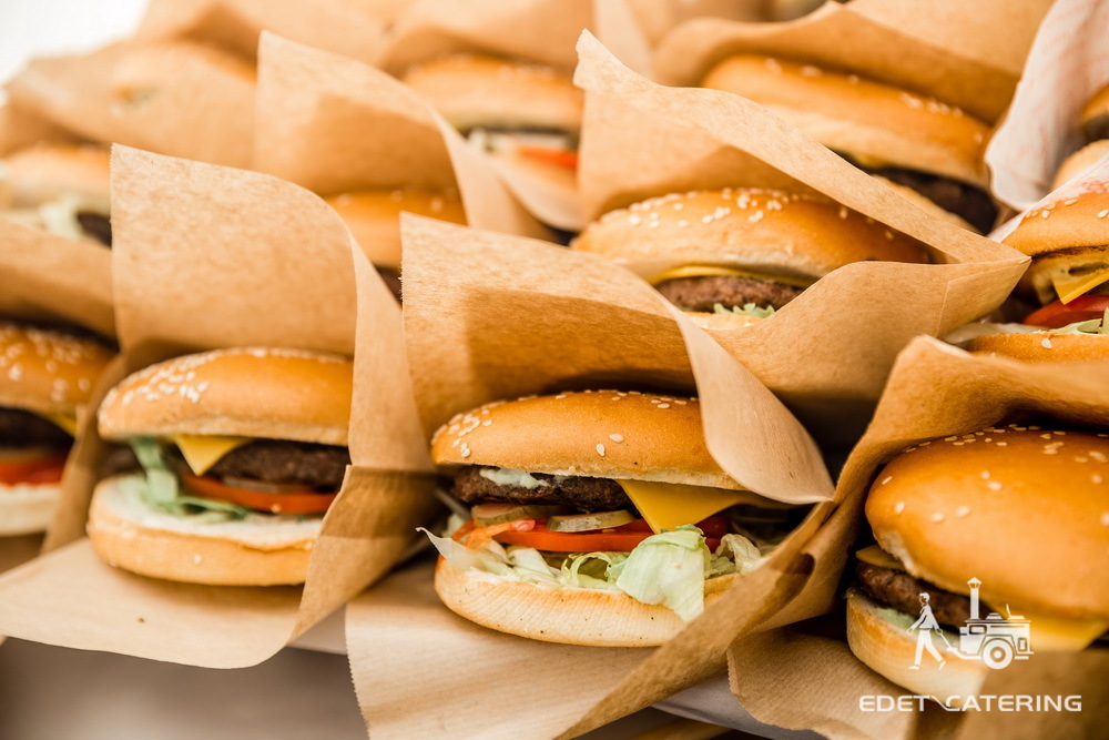 Какие блюда заказать в кейтеринге?