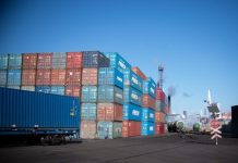 Стоимость контейнерных перевозок из Китая в Россию обвалилась на 40%