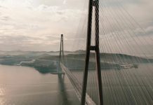 Владельцы известной на всю страну платежной системы прописались на острове Русском