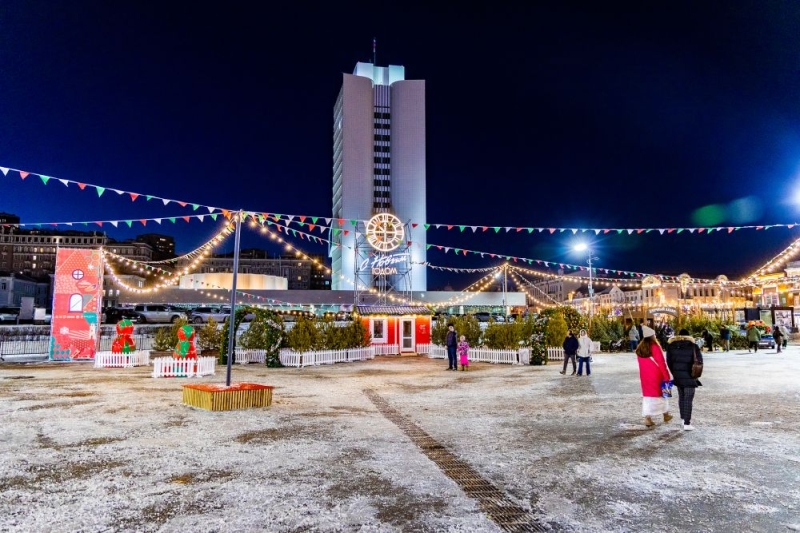 ВМТП подарил Владивостоку зимний городок на центральной площади
