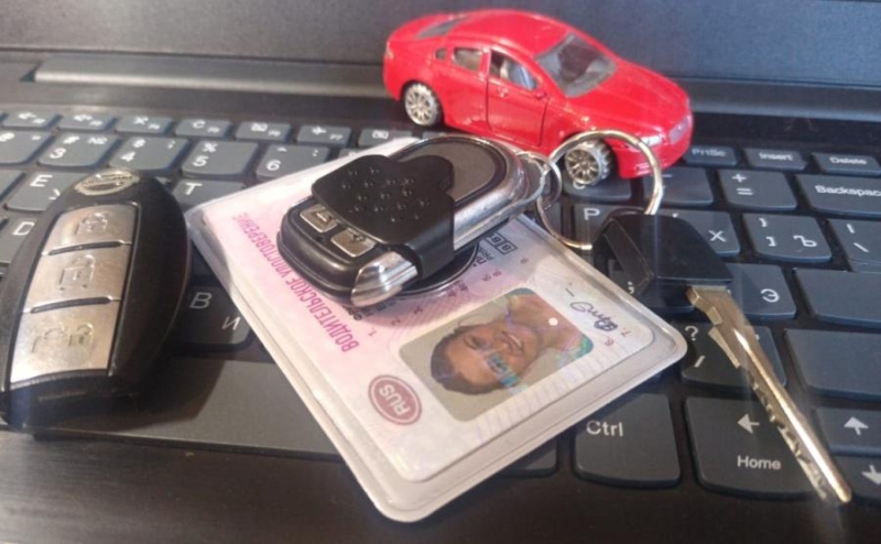 Всего одна отметка на правах может обойтись водителю в 15 000 рублей. И вот почему