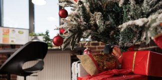 Украшения для офиса: создаем праздничное настроение на работе