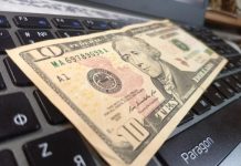 Экономист: владельцев долларов в 2026 году ждет крайне неприятный сюрприз