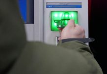 Вот и все. Россиян просят снять все деньги с банковских счетов