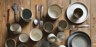 Закупка посуды DKTRAYS для детского онкологического центра: суть конфликта и вопросы безопасности