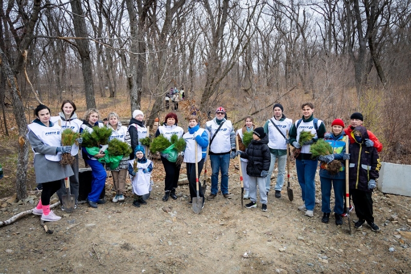 FESCO присоединилась к акции «Сад памяти» во Владивостоке