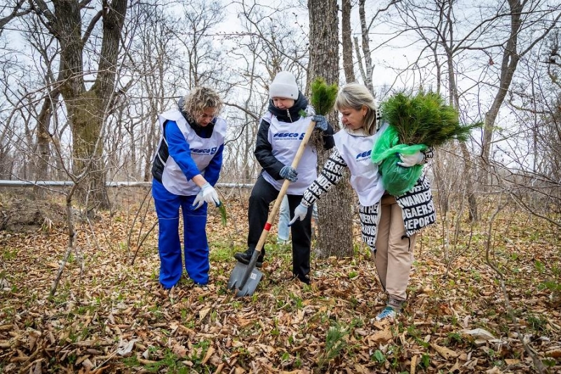 FESCO присоединилась к акции «Сад памяти» во Владивостоке
