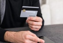 Почему чужой перевод может привести к блокировке всех банковских карт