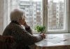 Почему пенсионерам, которые живут в квартире одни, могут изменить условия по жилью