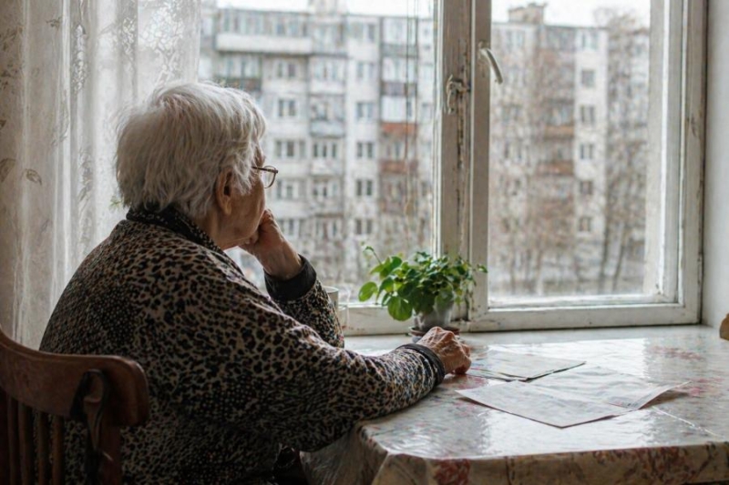 Почему пенсионерам, которые живут в квартире одни, могут изменить условия по жилью