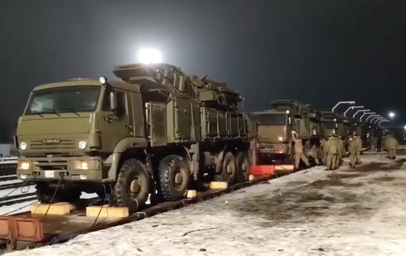 В Сети показали, как Россия перебросила дивизион "Панцирей-С" в Белоруссию
