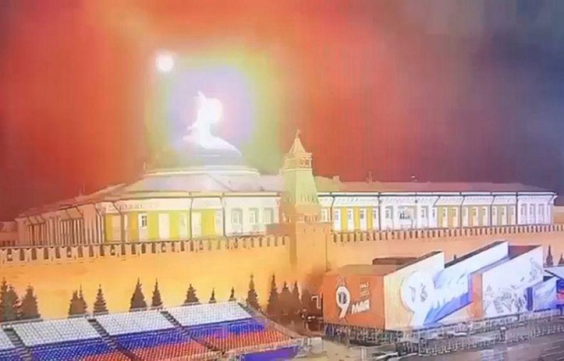 Атака на Кремль, жесткий ответ Медведева и побег Интасамки: что произошло, пока все спали