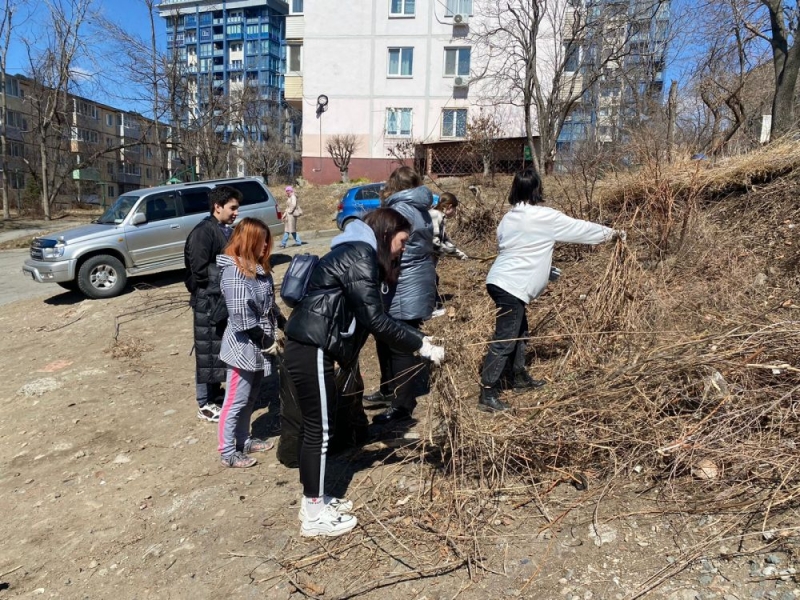 Большая уборка. Во Владивостоке наводят порядок все — от бизнесменов до волонтеров