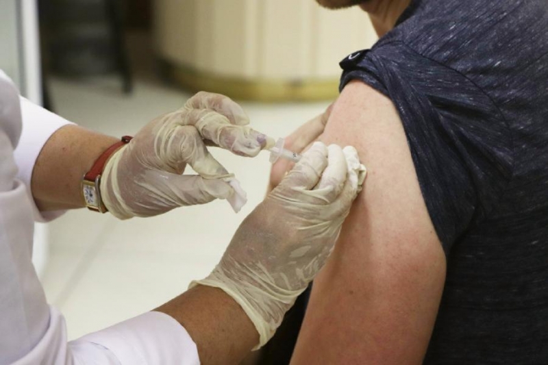 «Должна быть обязательной». Разработчик «Спутник V» озвучил неприятное для многих сравнение