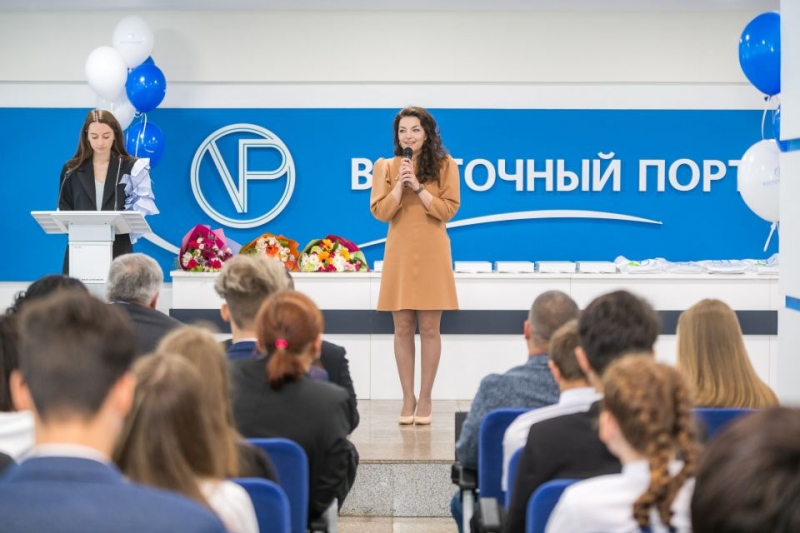 Фонд «Восточный Порт» вручил лучшим ученикам Врангеля стипендию имени В. А. Васяновича