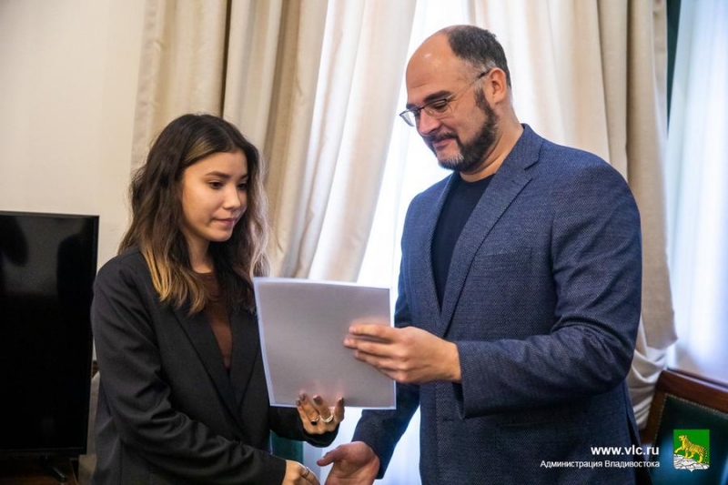 Ключи от квартир во Владивостоке получили шесть детей-сирот