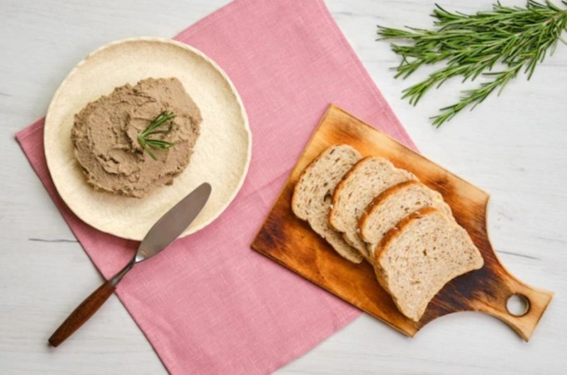 Лучше не брать: в Роскачестве назвали паштет с кишечной палочкой