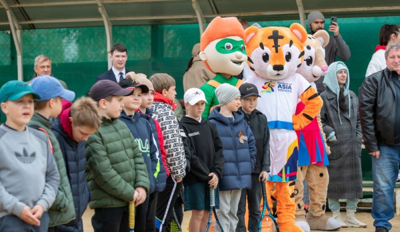 Мэр Владивостока открыл турнир по теннису федерального уровня