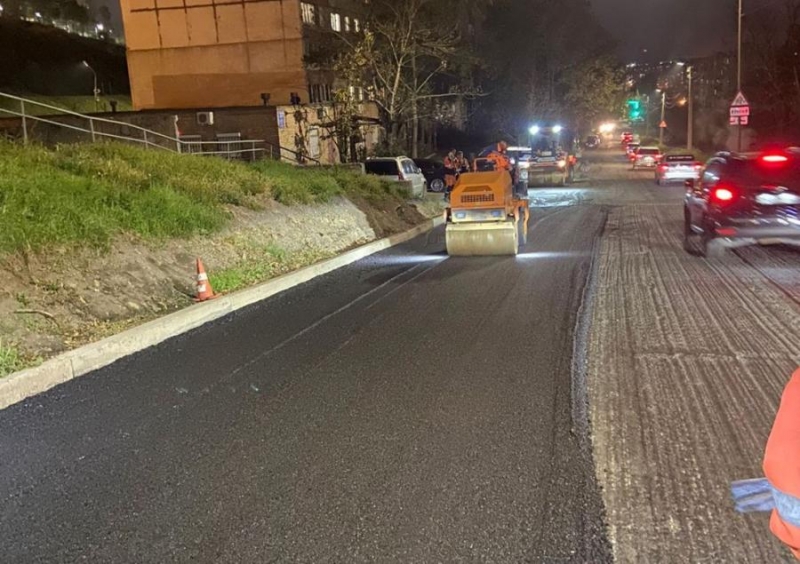 На дорогах Владивостока продолжается локальный ремонт