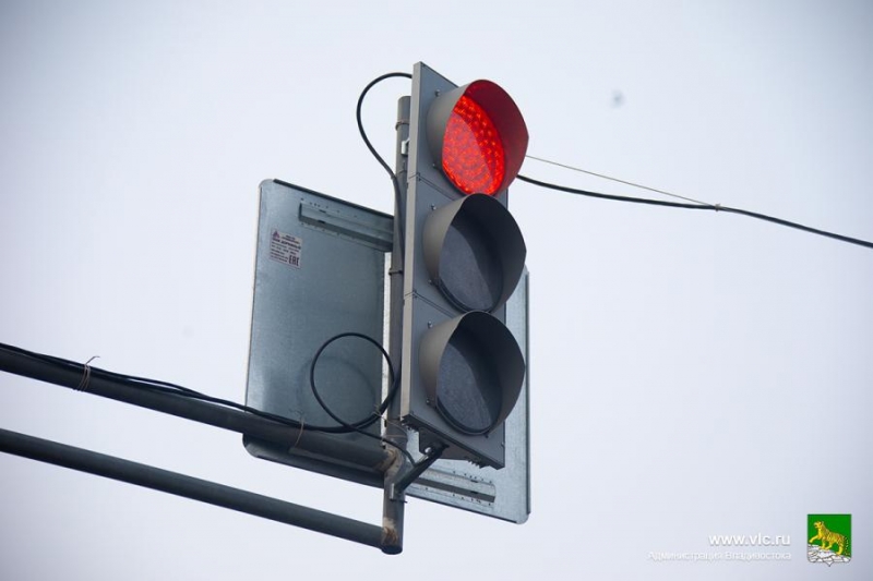 На улице Русской в ближайшие дни заработает еще один светофор
