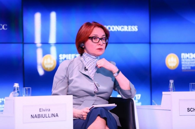 Набиуллина разрешила россиянам выводить за рубеж сотни тысяч долларов