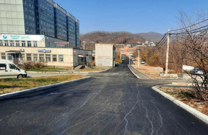 Новый асфальт и обновленная разметка: во Владивостоке завершаются дорожные работы