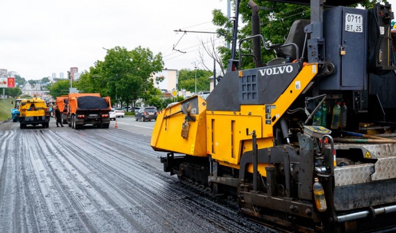 От Постышева до Русской во Владивостоке кладут новый асфальт