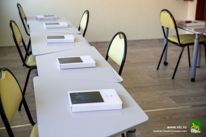 Первый вице-мэр Владивостока Сергея Дмитриенко: школьникам нужно больше, чем просто уроки