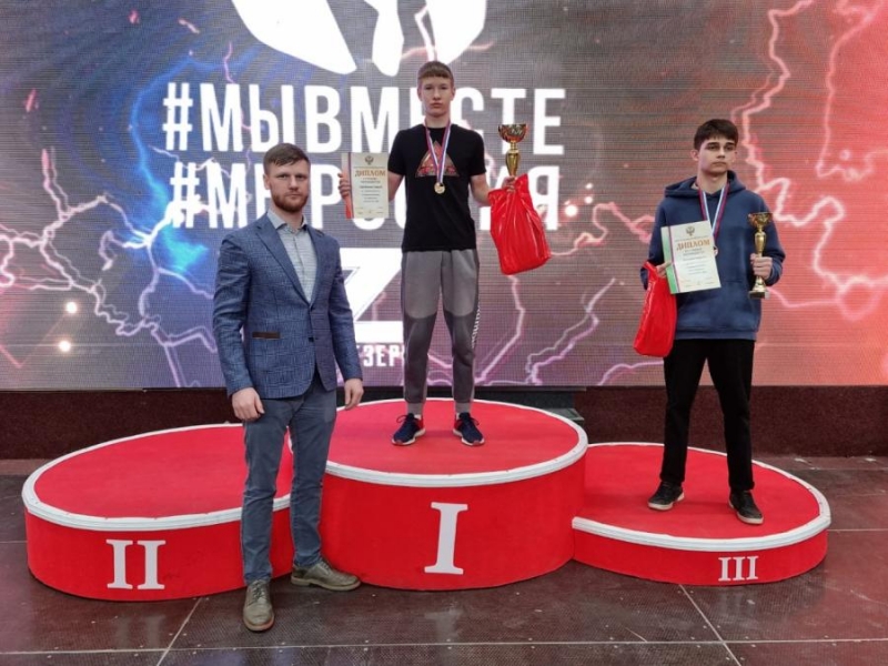 Пять медалей завоевала сборная Приморья на чемпионате и первенстве России по кикбоксингу