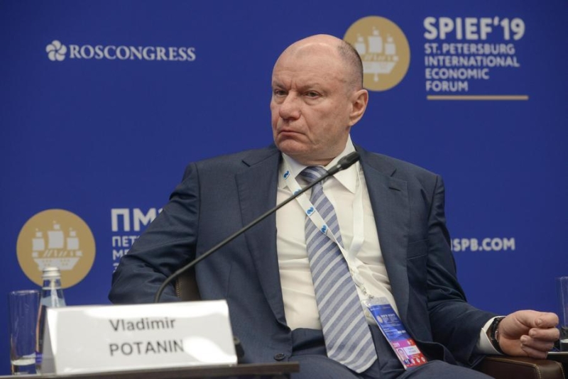 Потанин утверждается на Русском острове