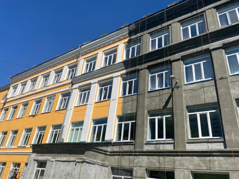 Представители мэрии и родители проверяют школы Владивостока